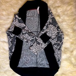 Medium Cardigan Sweater Black & Grey